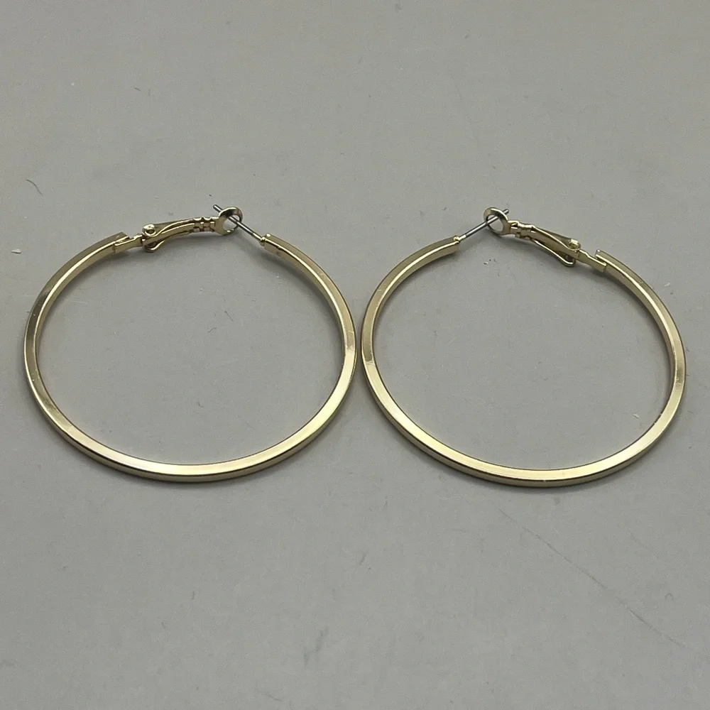 Elegant Gold Tone Hoop Earrings -Classic Statement Jewelry Luxury Fashion Style - Picture 3 of 4